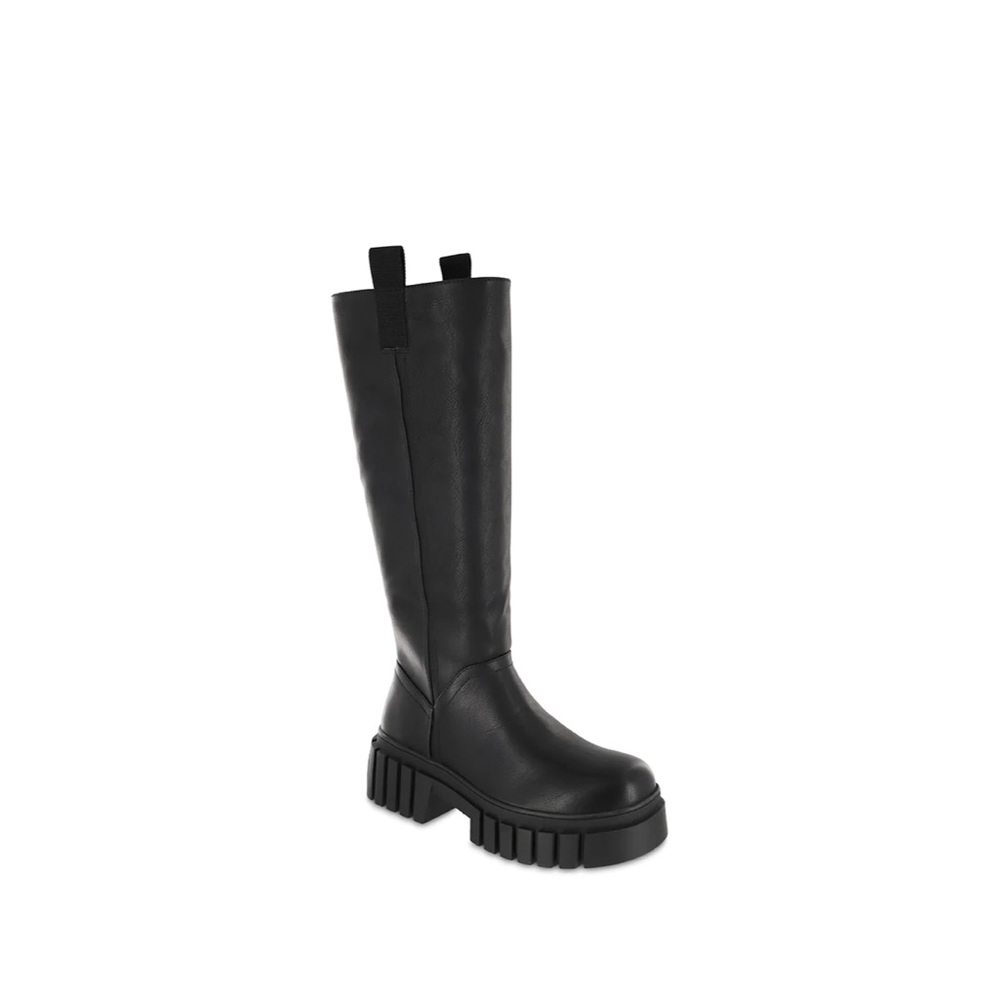New boots MIA Black Malta